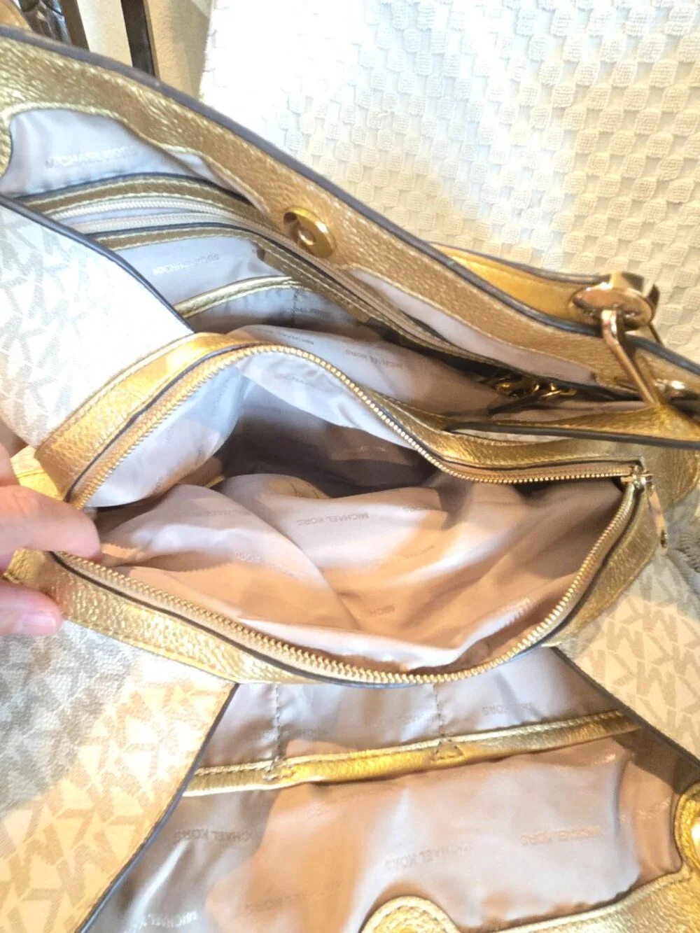 Michael Kors Raven Large Tote Beige/Gold Metallic, Zip Snap, Wallet Included